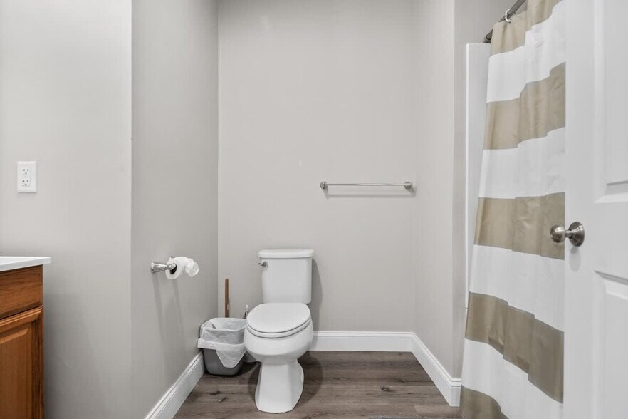 Building Photo - 140 Pearl St