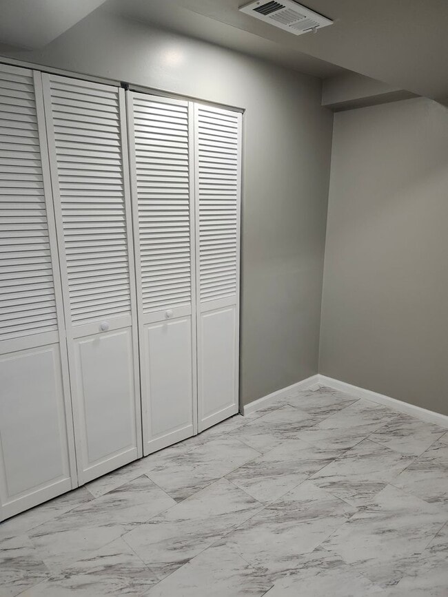 Building Photo - Single family home in great neighborhood!