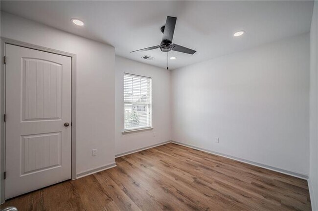 Building Photo - 796 Grenier Terrace NE