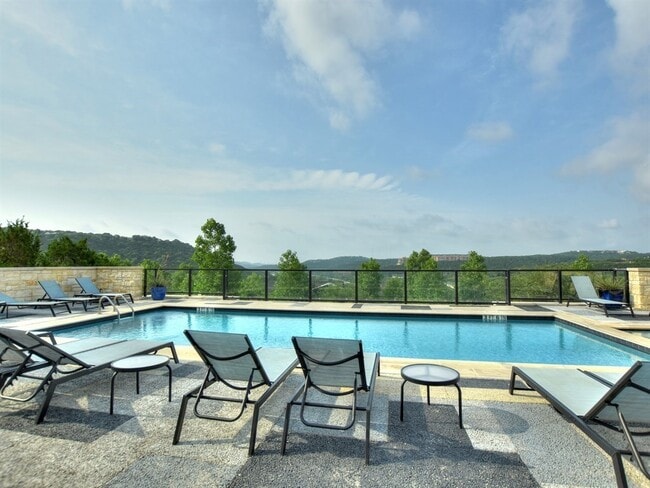Building Photo - Beautiful 2 Bedroom, 2.5 Bath Townhome in Northwest Austin