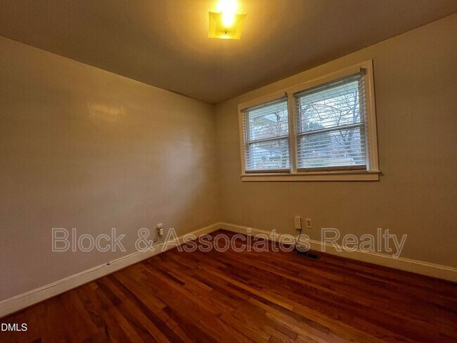 Building Photo - 712 Hadley Rd