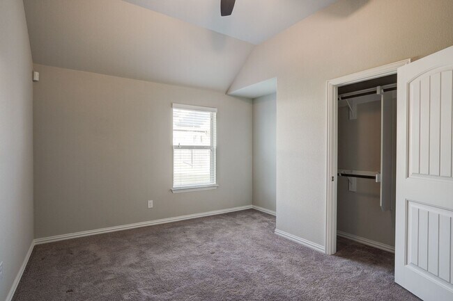 Building Photo - Warm & Inviting 4 Bedroom, 2 Bath House for Rent