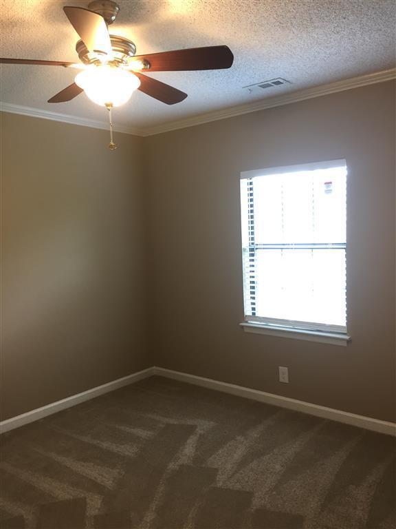Building Photo - Condo Living Close to everything in Brentwood