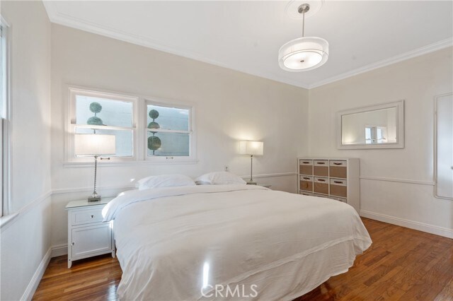 Building Photo - 1325 E Altadena Dr