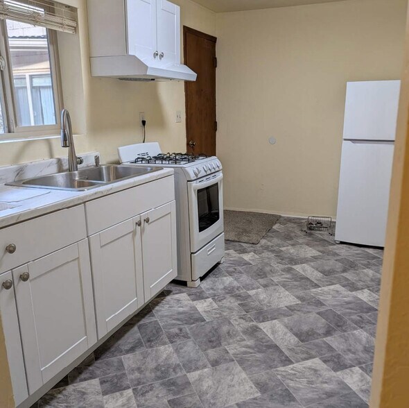 Kitchen - 2416 N Main St