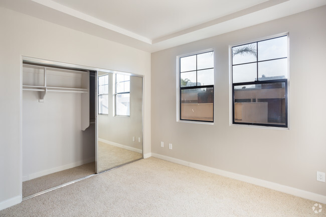 2BR, 2BA - 1,230 SF - Via Sherman Oaks