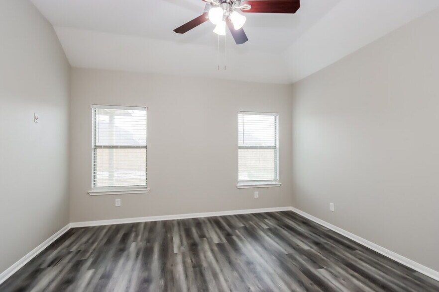 Building Photo - 21447 Sullivan Forest Dr