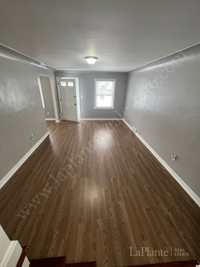 Building Photo - Move-in Ready 3 Bedroom Home for Rent