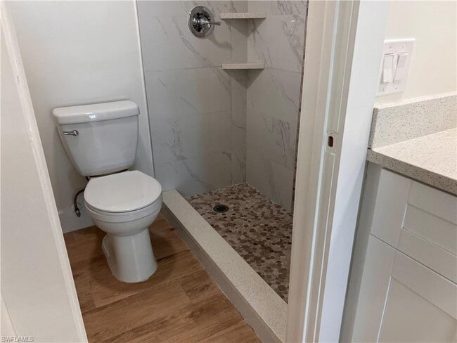 Building Photo - 123 Palm Dr