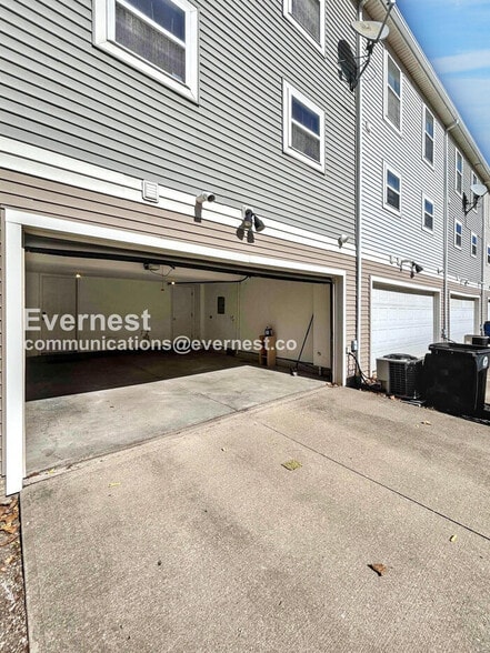 Building Photo - 4072 Cedar Ave