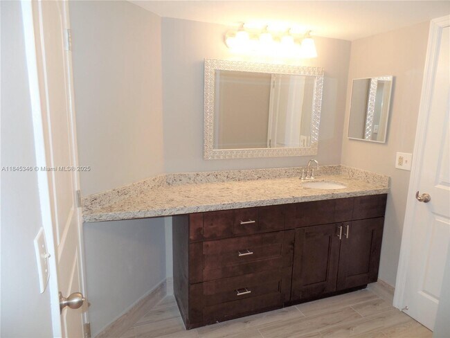 Building Photo - 2803 N Oakland Forest Dr