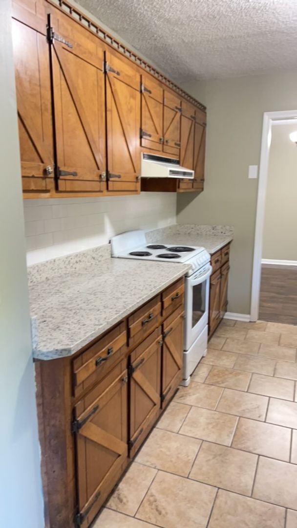 Building Photo - 4 Bedroom, 3 Bath home in the country.