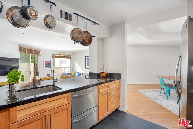 Building Photo - 245 Main St