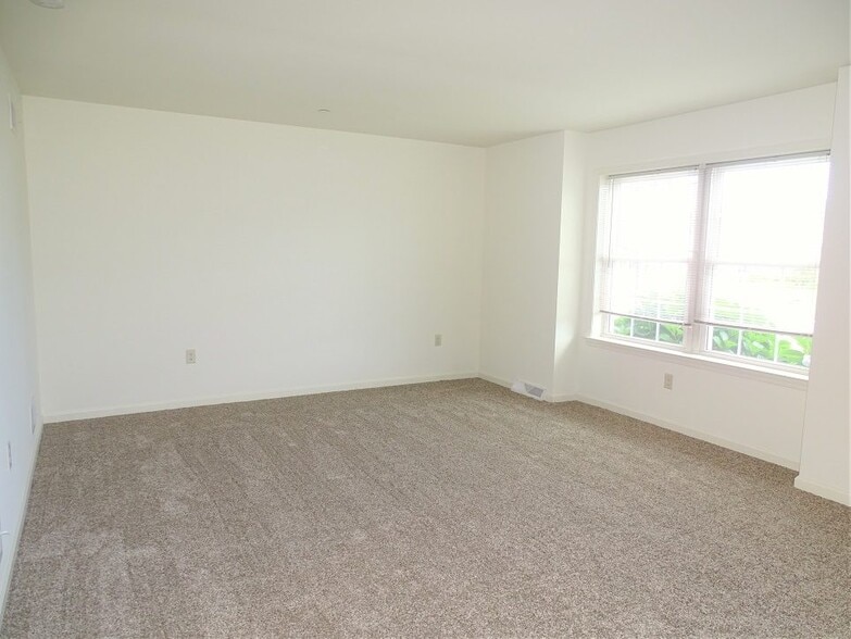 Building Photo - 336 Meadow View Dr