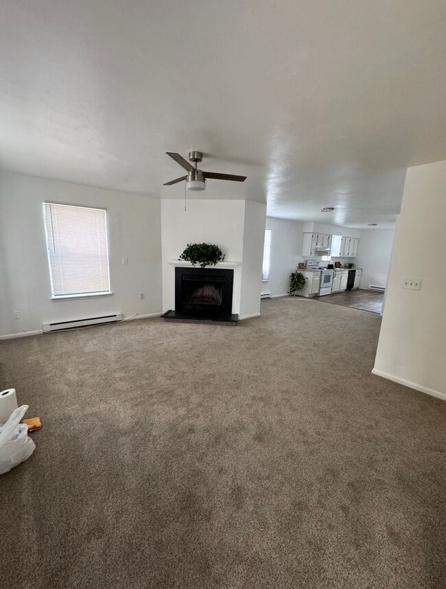 Building Photo - Updated 2nd Floor Duplex, blocks from beach