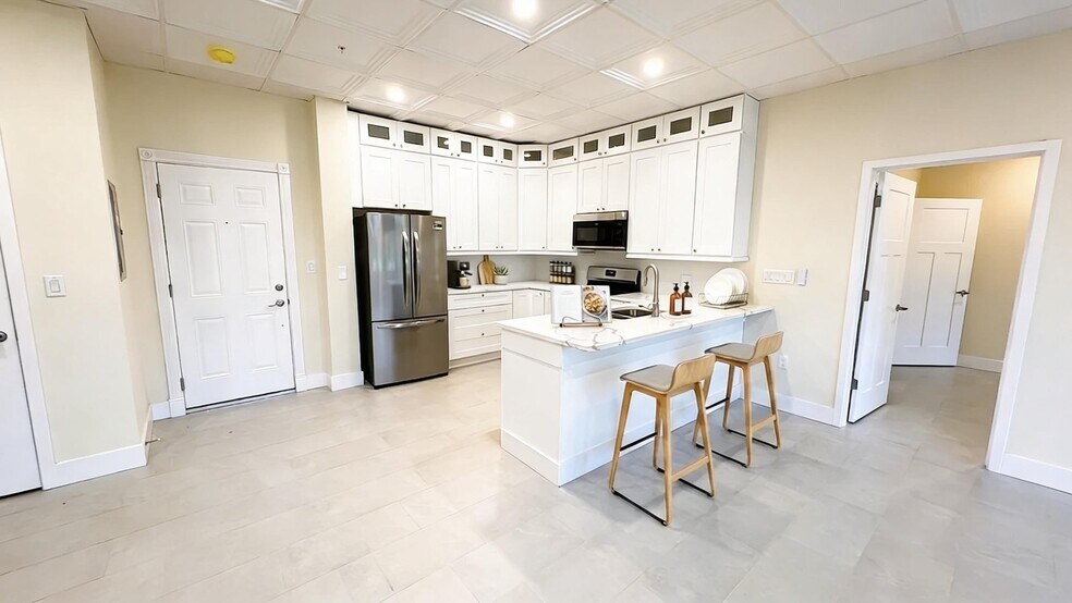 Building Photo - 15950 Bay Vista Dr