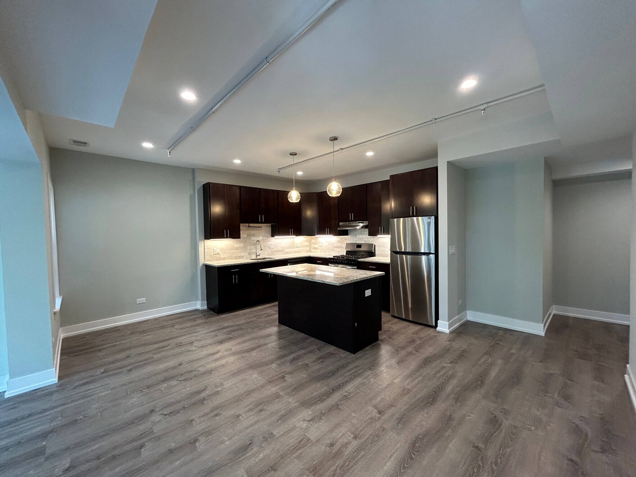 Building Photo - 1000 Crain St