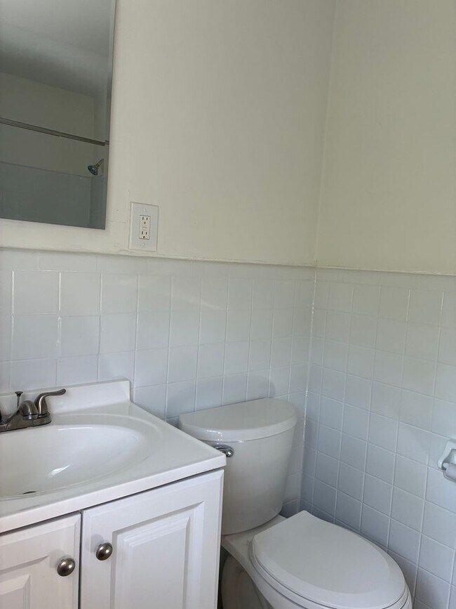 Building Photo - 3 bedroom 2 bathroom near St. Mary's Hospital