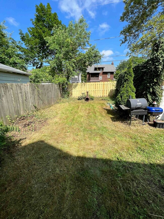 Building Photo - 2621 Idlewood Rd