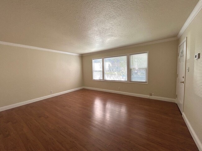 Building Photo - 3 bedroom, 2 bath Concord Home