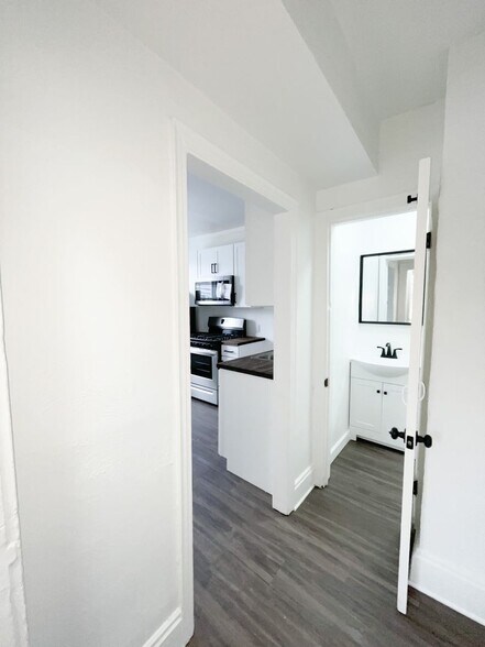 Building Photo - 709-711 Industry St