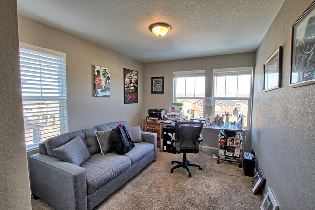 Building Photo - 3 bed 2.5 bath Castle Rock Townhome in the Meadows
