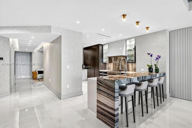 Building Photo - 17901 Collins Ave