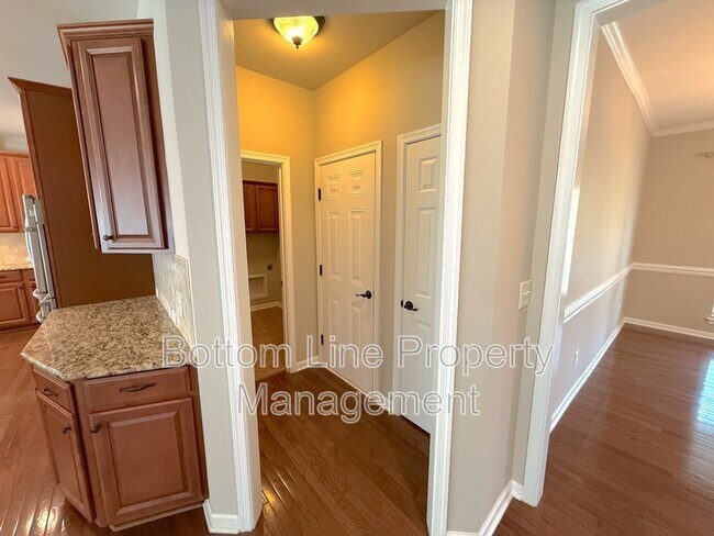 Building Photo - 15007 Skypark Dr