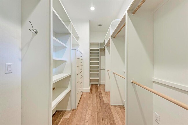 Building Photo - 1707 W St Johns Ave