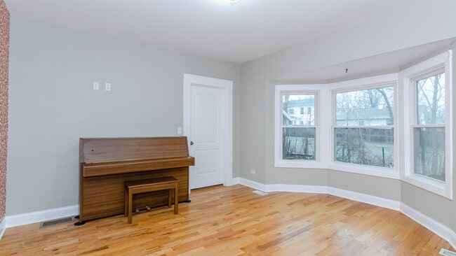 Building Photo - 2575 Waukegan Ave