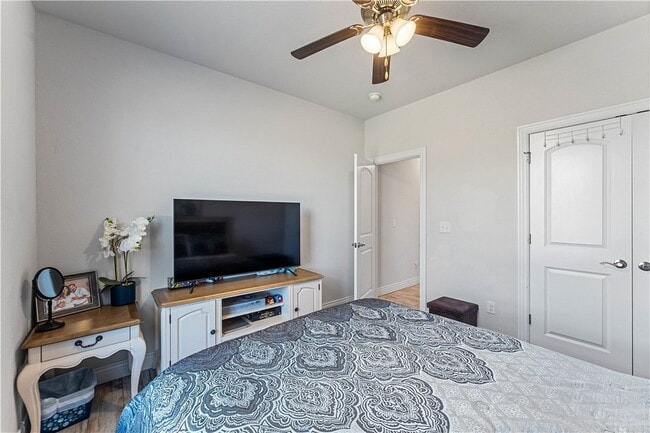 Building Photo - 1020 E Skyline Lp