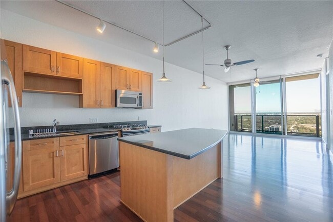 Building Photo - 150 E Robinson St