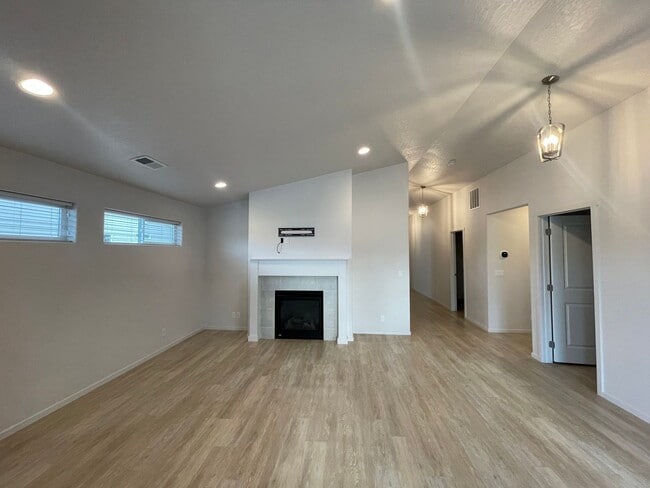 Building Photo - Hayden Rancher