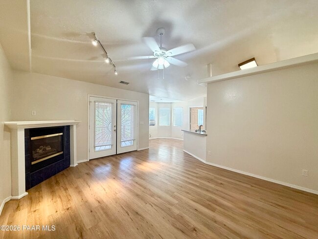 Building Photo - 821 Village Cir