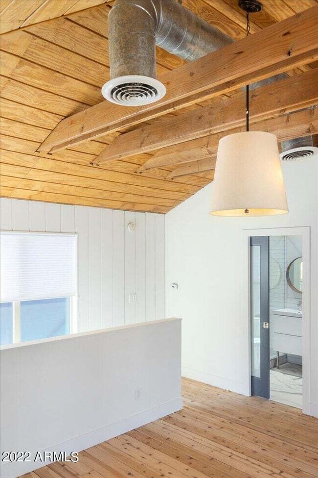 Building Photo - Luxury Living in Roosevelt Historic District!