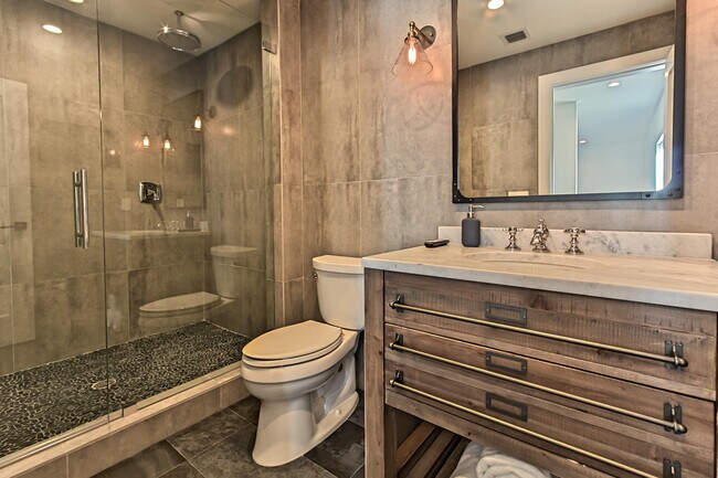 Building Photo - 1955 NE 4th St