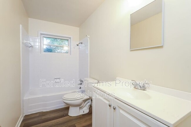 Building Photo - 509 Steele St