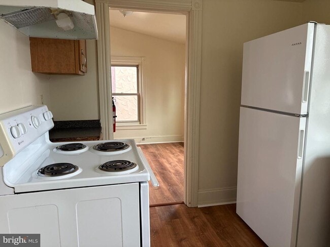 Building Photo - 330 E Chestnut St