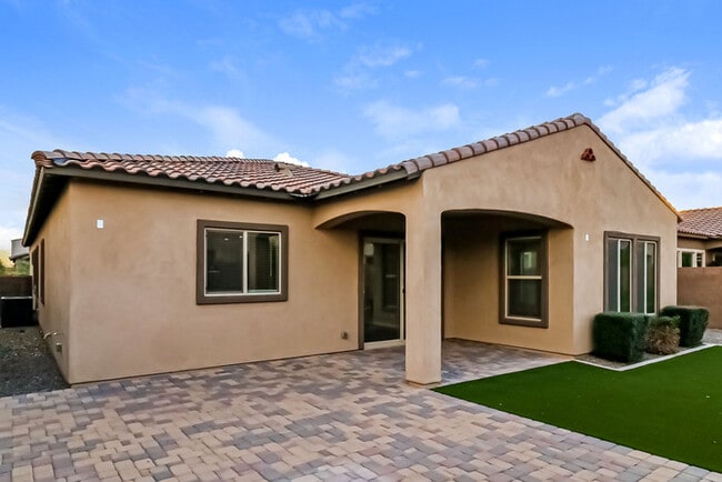 Building Photo - 16020 W Cameron Dr