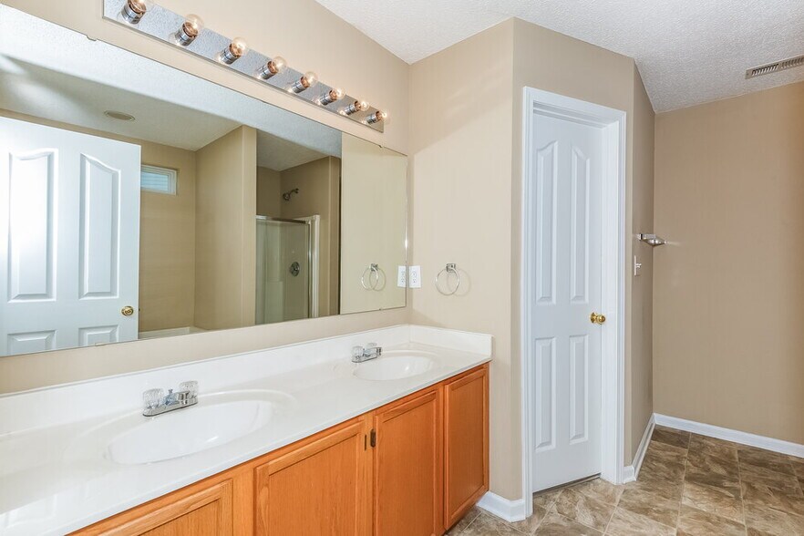 Building Photo - 2703 Cloven Pl