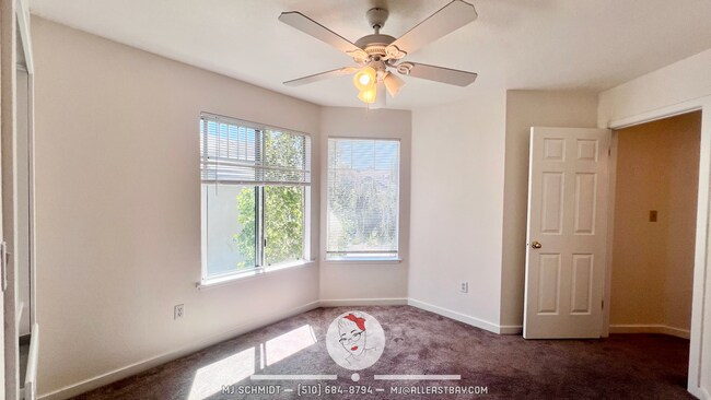 Building Photo - 303 Sutton Cir