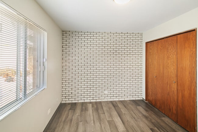 Building Photo - 318 Walker Ave