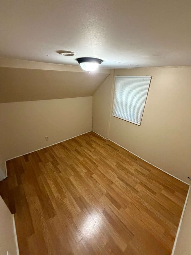 Building Photo - 12 Hutchins St