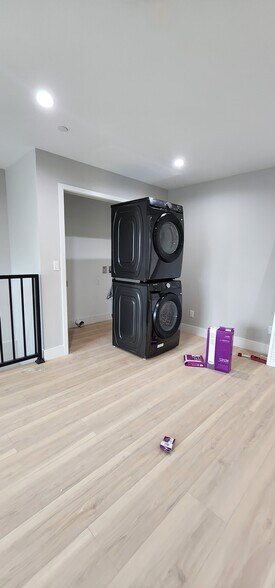 Building Photo - 5725 Klump Ave