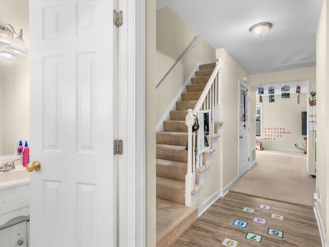 Building Photo - 1701 Early Settlers Rd