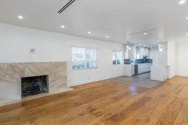 Building Photo - 15439 Vose St