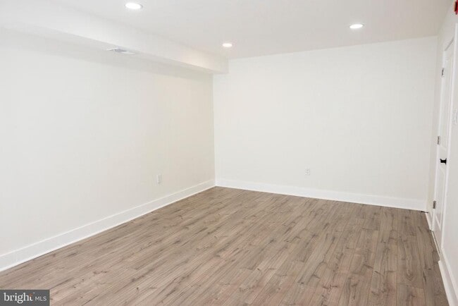 Building Photo - 2201 Strahle St