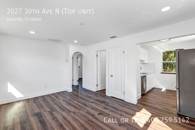 Building Photo - 2027 30th Ave N