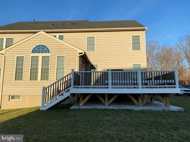 Building Photo - 42159 Tecumseh Hills Dr