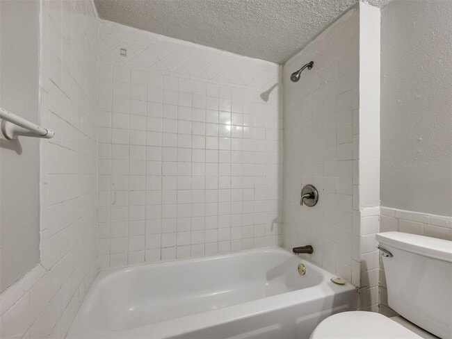 Building Photo - 1402 Bill Carrol Dr